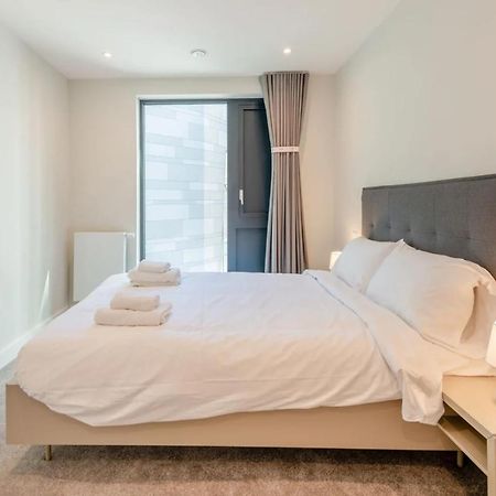 Modern Apartments In Brentford 2 Minutes Walk From Kew Bridge Exterior photo