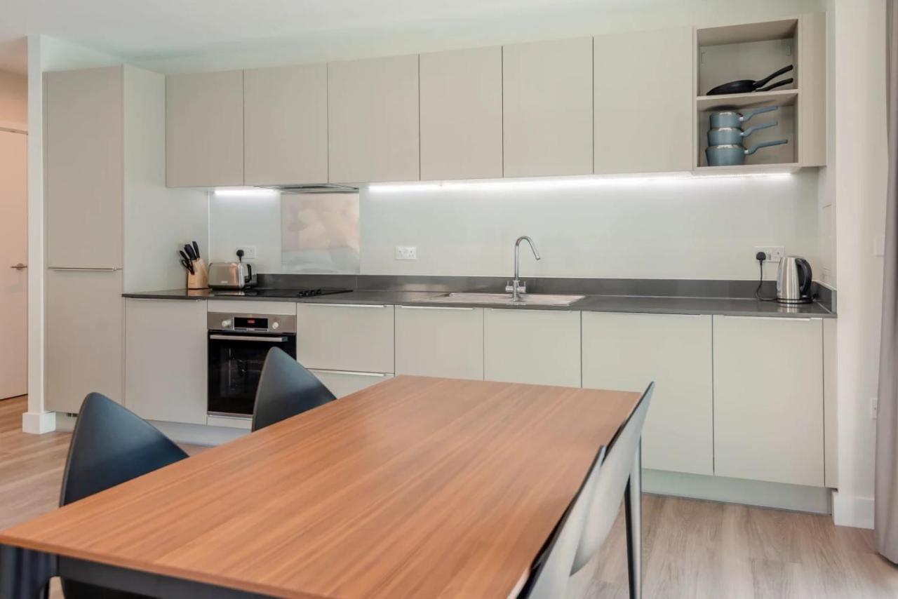 Modern Apartments In Brentford 2 Minutes Walk From Kew Bridge Exterior photo