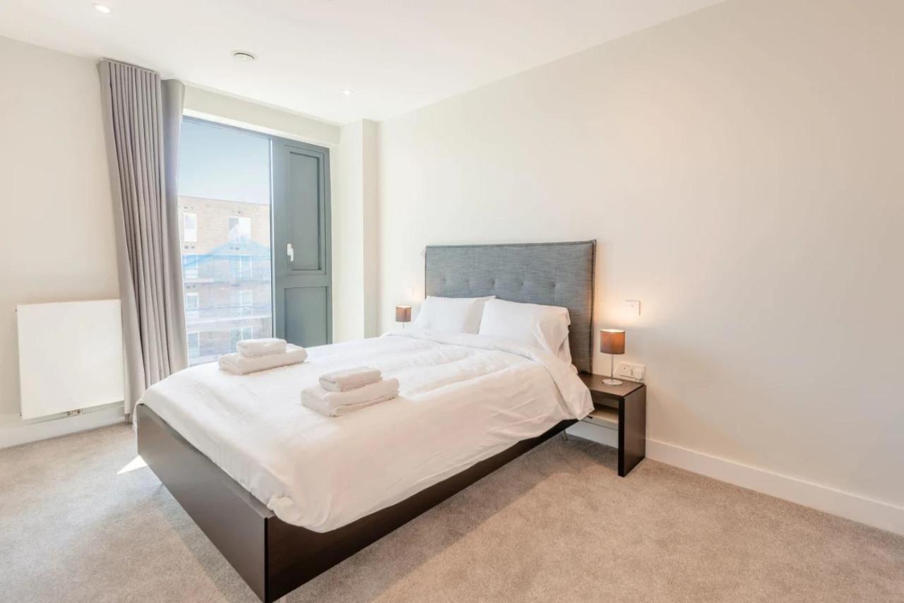 Modern Apartments In Brentford 2 Minutes Walk From Kew Bridge Exterior photo