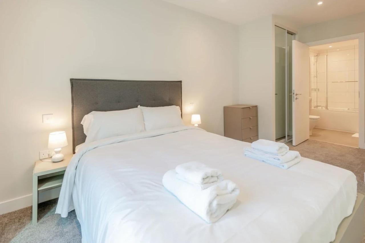 Modern Apartments In Brentford 2 Minutes Walk From Kew Bridge Exterior photo