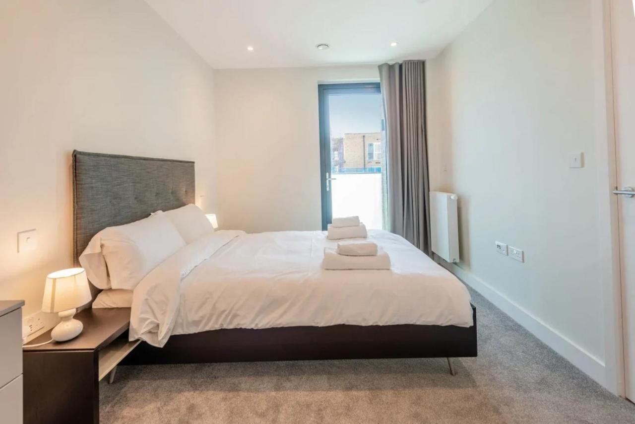 Modern Apartments In Brentford 2 Minutes Walk From Kew Bridge Exterior photo
