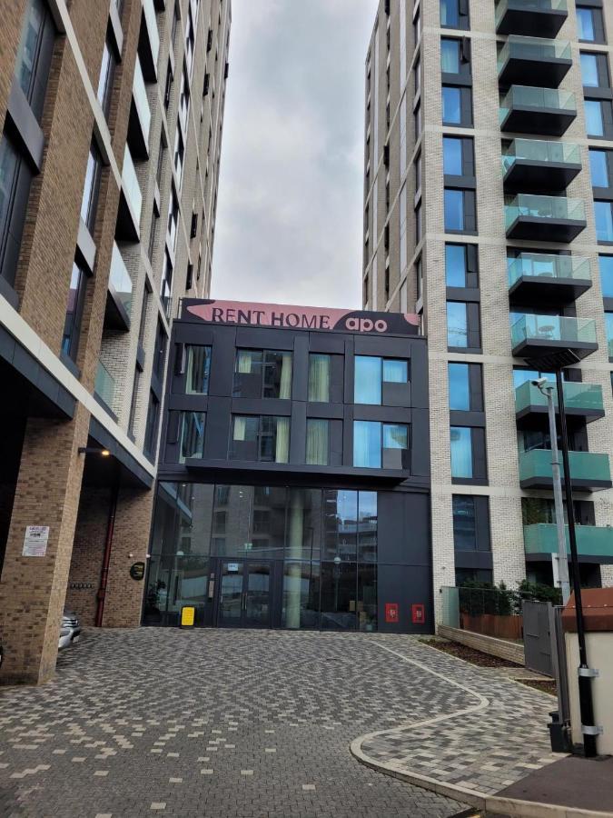 Modern Apartments In Brentford 2 Minutes Walk From Kew Bridge Exterior photo